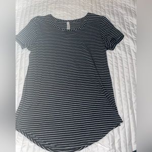 Lululemon love tee size 4